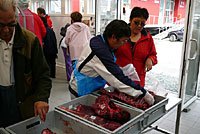 Nahrhaftes Walfleisch kann man kaufen