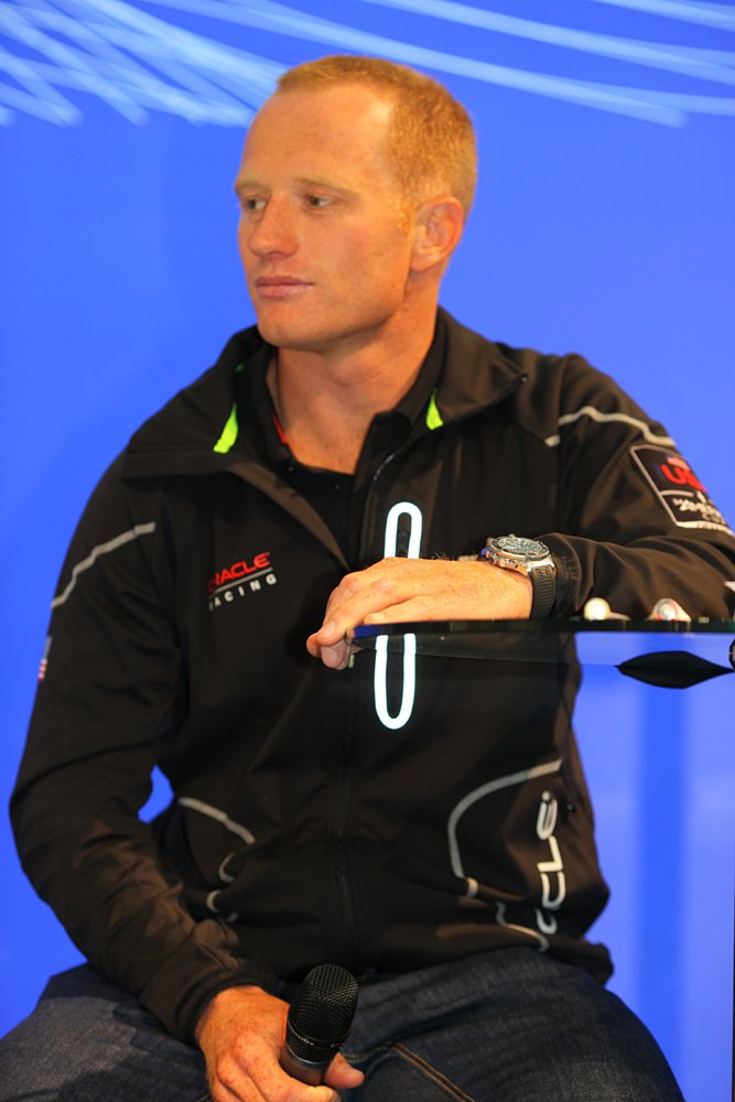 9837-Oracle Spithill auf der boot