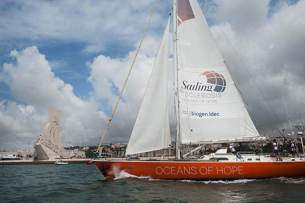 vor Seefahrerdenkmal in Lissabon