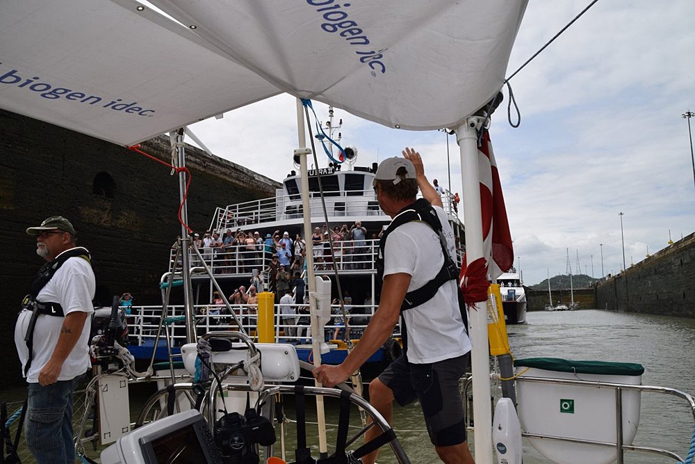 in einer Panamaschleuse